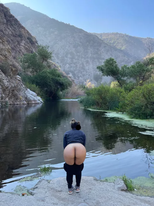 Here or at the beach? 🍑😈