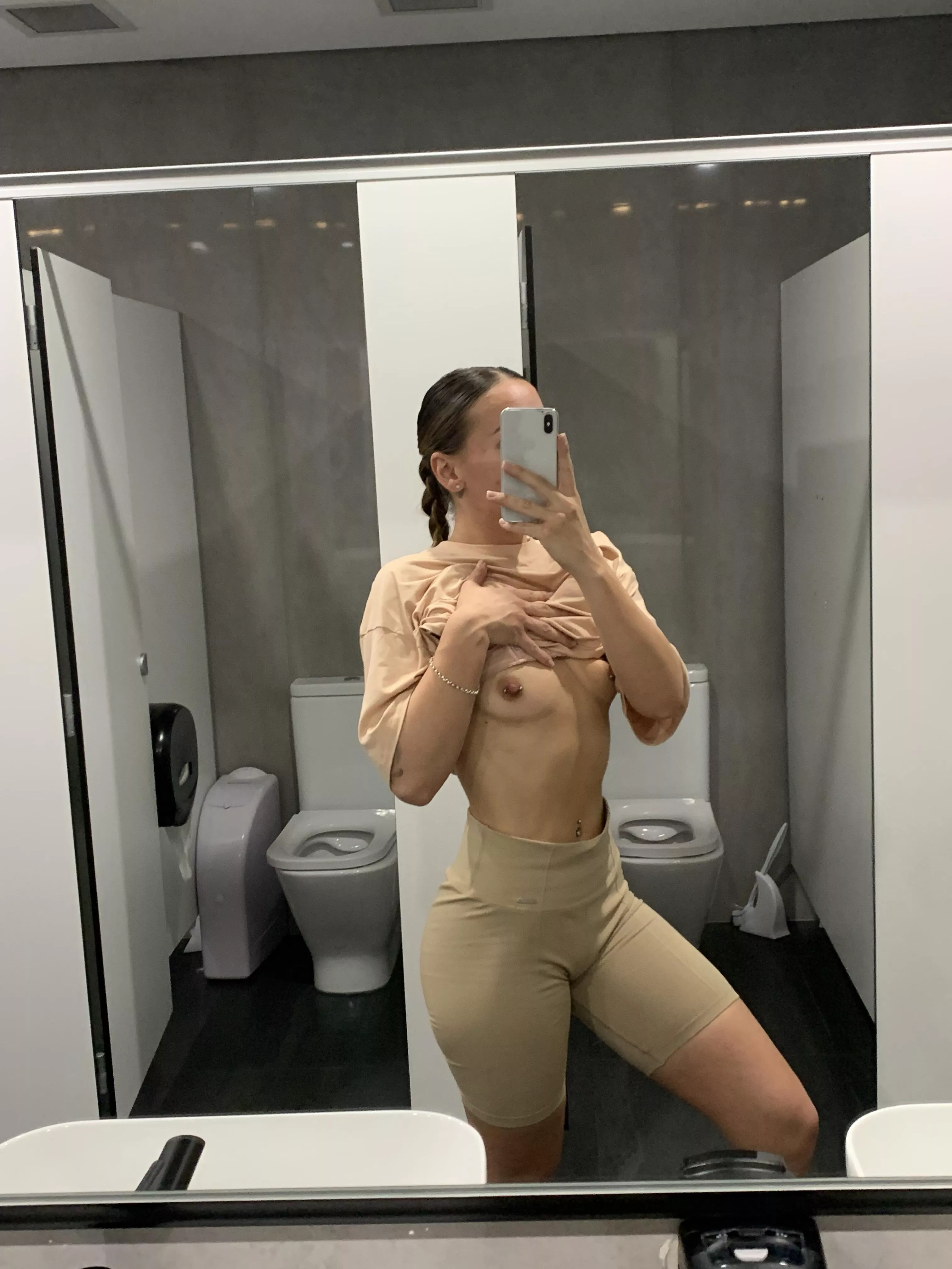 I got caught taking nudes at the gym lol