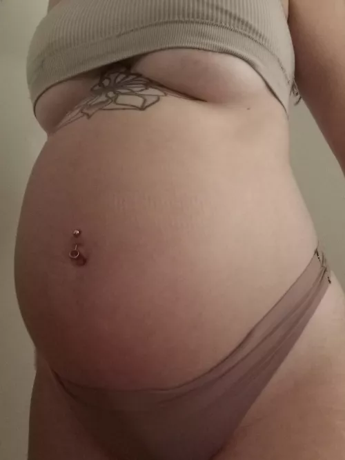 I just get bigger and bigger... do you like my big pregnant belly? 👅👅