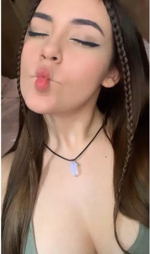 Just a 19yo brunette here <3