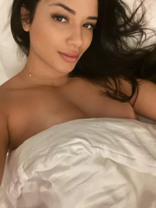 Just a horny Latina, who likes to have fun :)