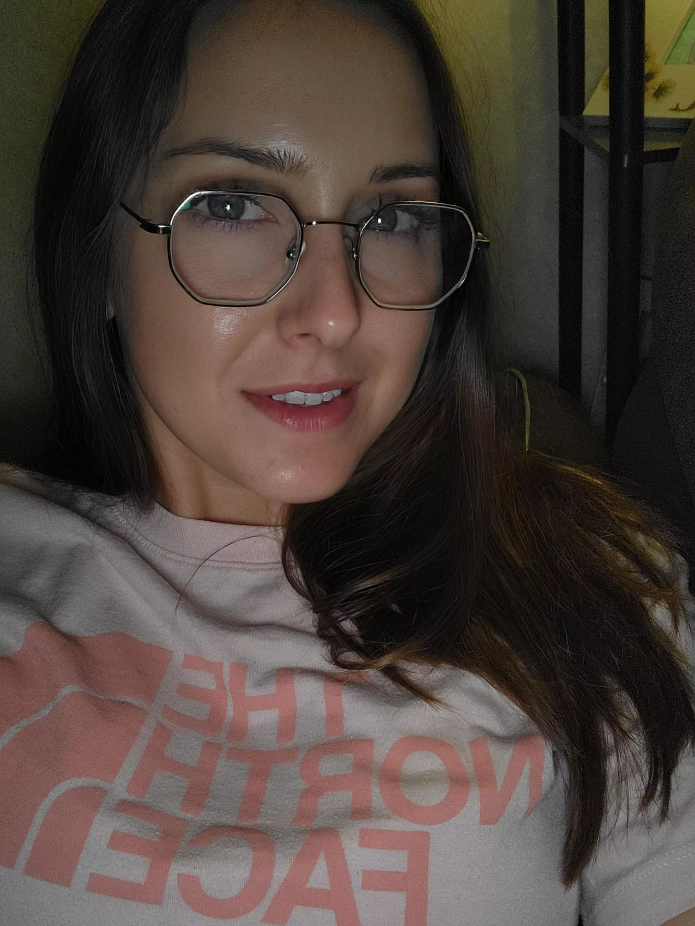 just a lonely brunette here😜