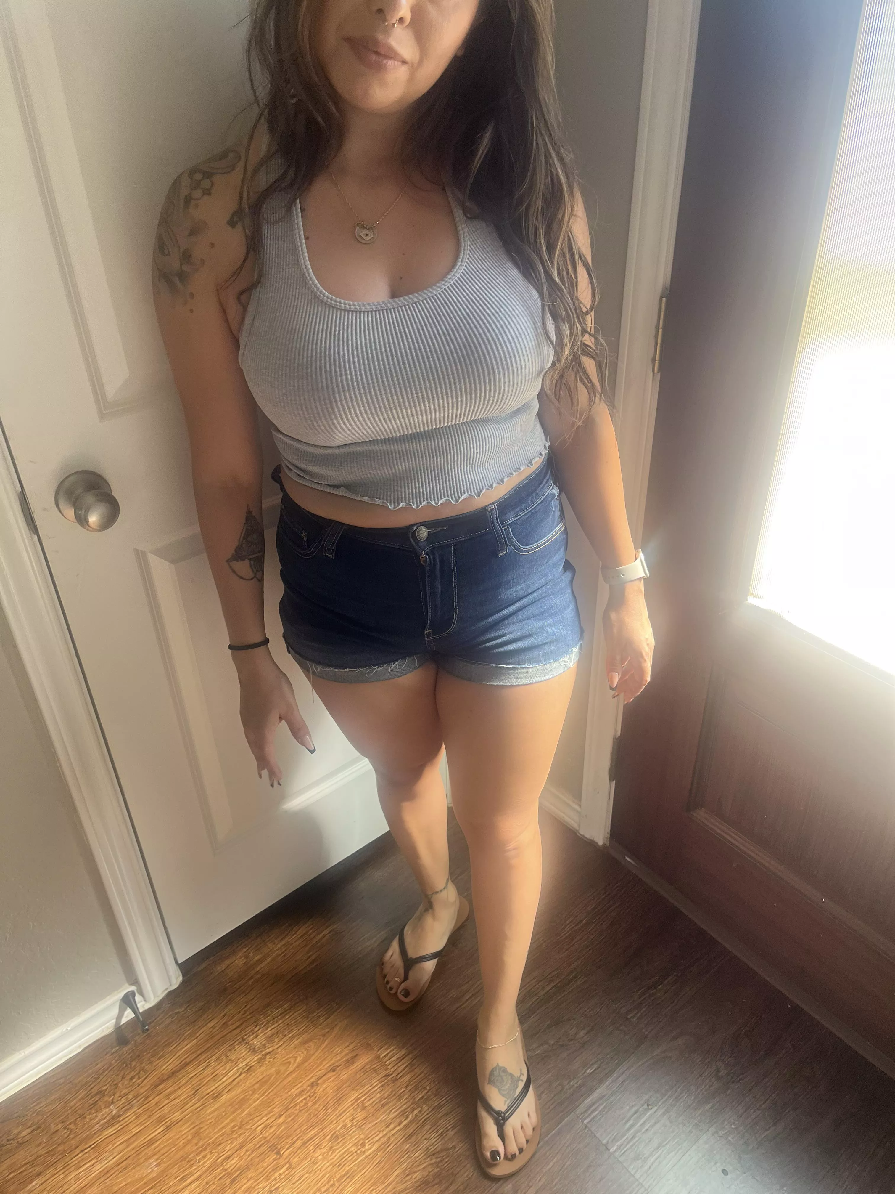Latina wife looking for friends to hang out with