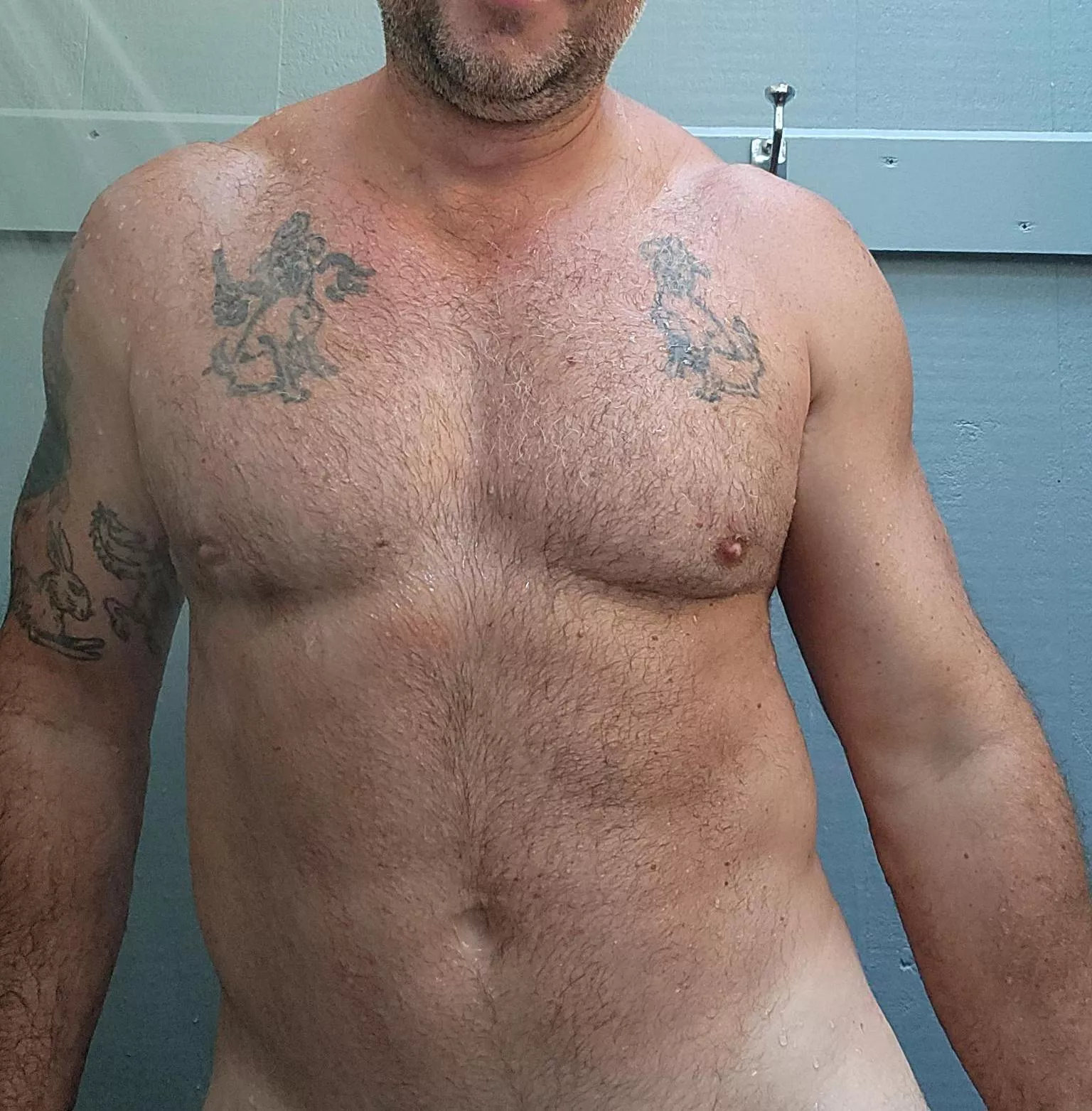 Outdoor shower for the win. [42]