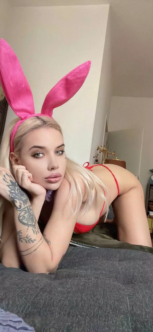 This tattood hot chick is craving for some dick