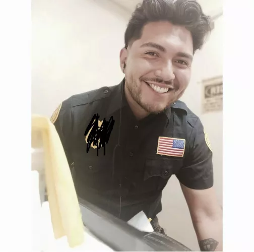 26 Bi-curious top here. Wassup 👀