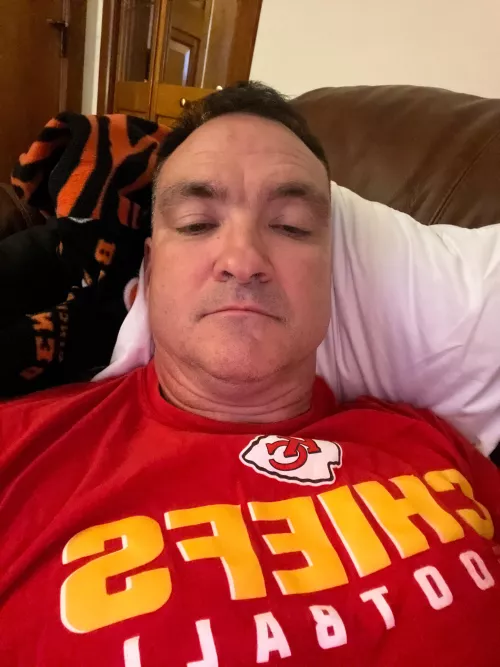 53 straight curious any one like to chat