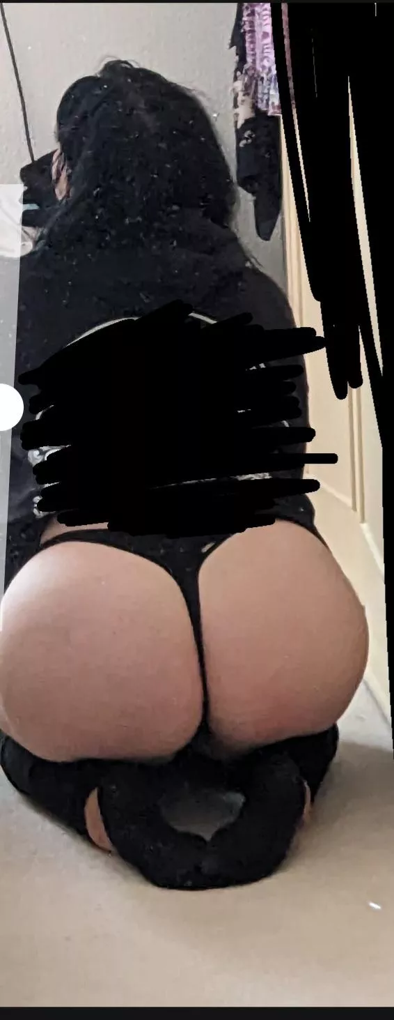 A thing I own. Since she's Been good I promised her other masters could use her for a night. Uk, Clean, Well trained.