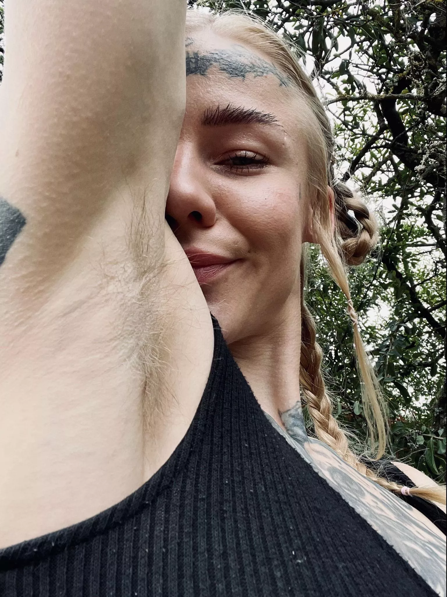 Back art that tells a seductive story