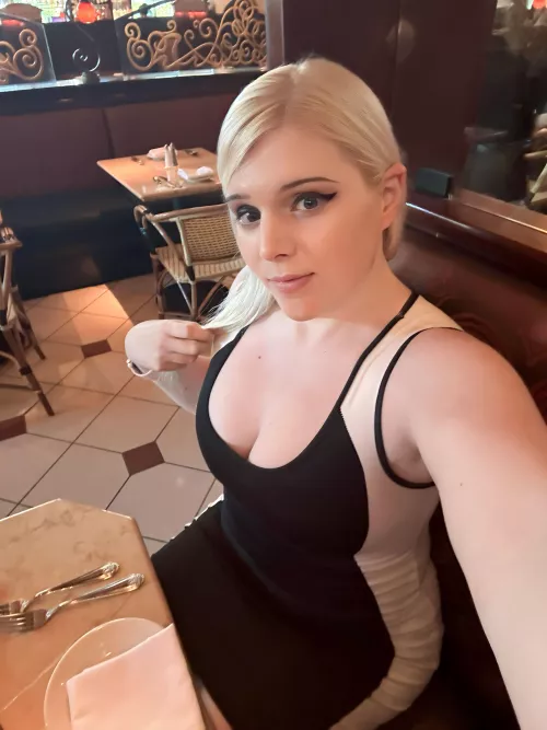 Did this curvy femboy look cute at dinner? 🥰