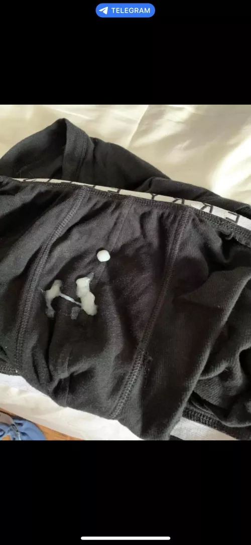 Love painting underwear with my thick cum, and trading with other bros so I can taste theirs. 😈