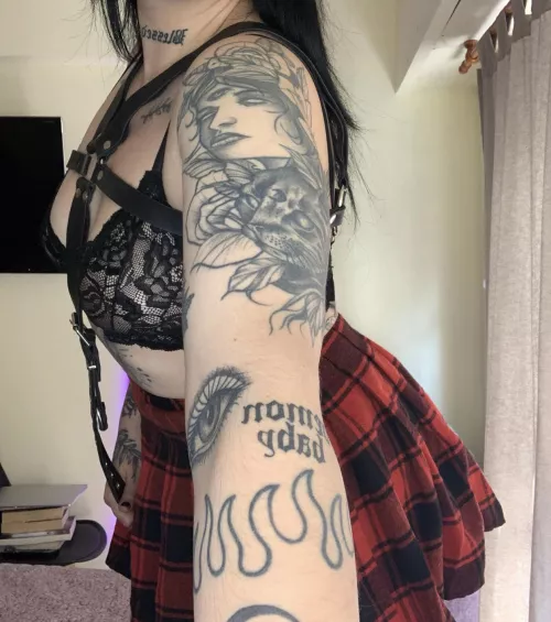 say hi to your master goddess <3