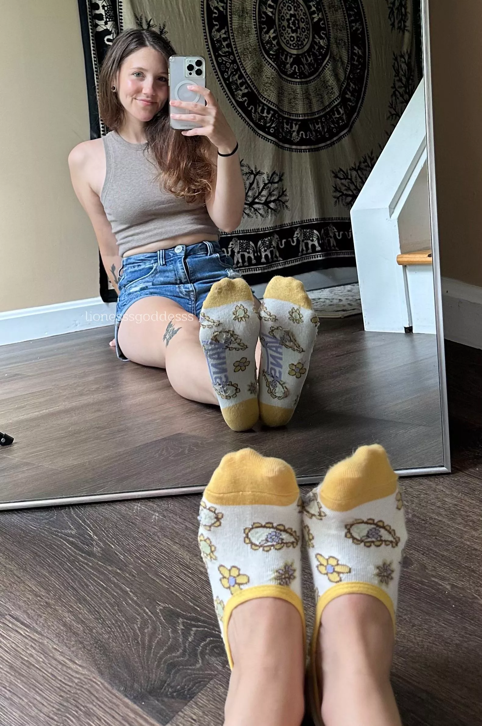 [Selling] How hard does the sight of my socks get you. Full menu/drawer pinned. Free shipping, tracking, pow photo included