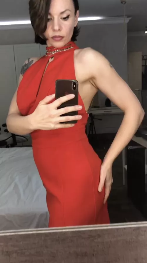 That dress looks really sexy on me
