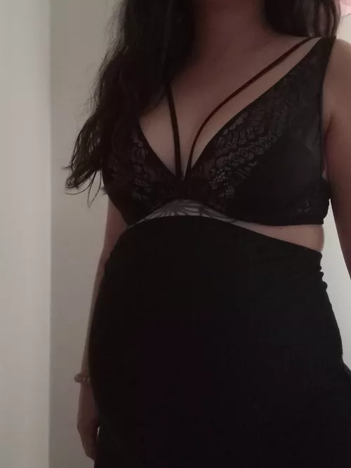 This bump is making me feel like a 🍉! Do u eat a piece? 😋