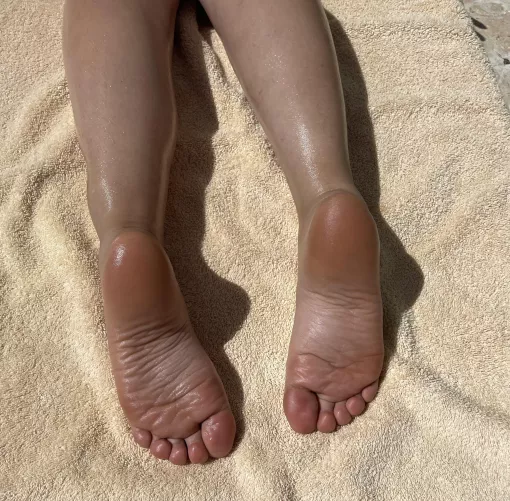What would you do if you saw these soles by the pool? 🌊