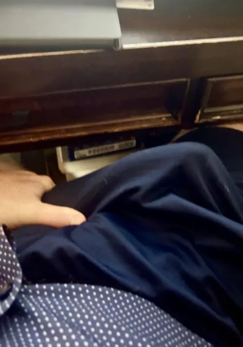 [28] M- Bi curious and always horny working from home. Like talking with other hung masc dudes especially if you think you’re bigger than me