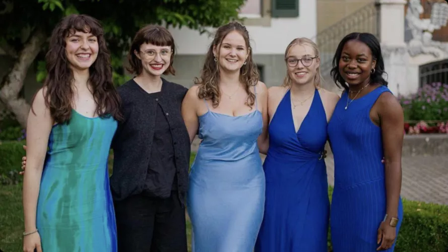 [5] Graduation Babes