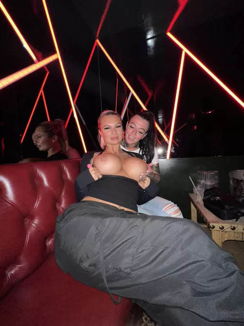 Anyone like gooning to a public bimbo…