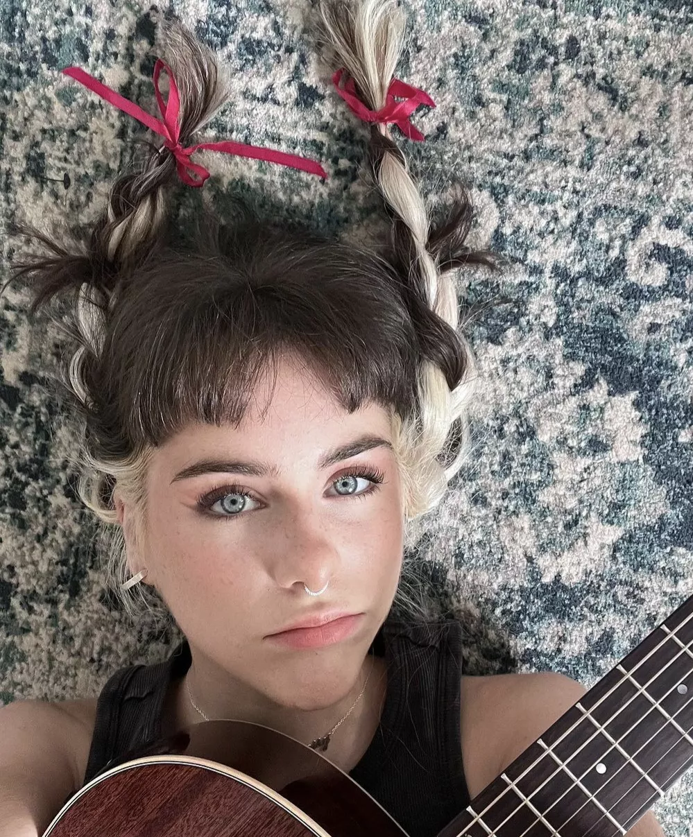 British model Dainty R