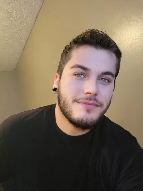 Chill day. 🍺 what's ur weekend plans? 🍂 can't wait for hoodie an shorts weather.