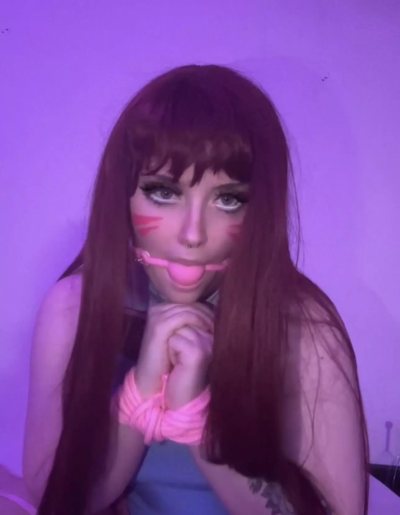 DVA looks way better with a gag in her mouth