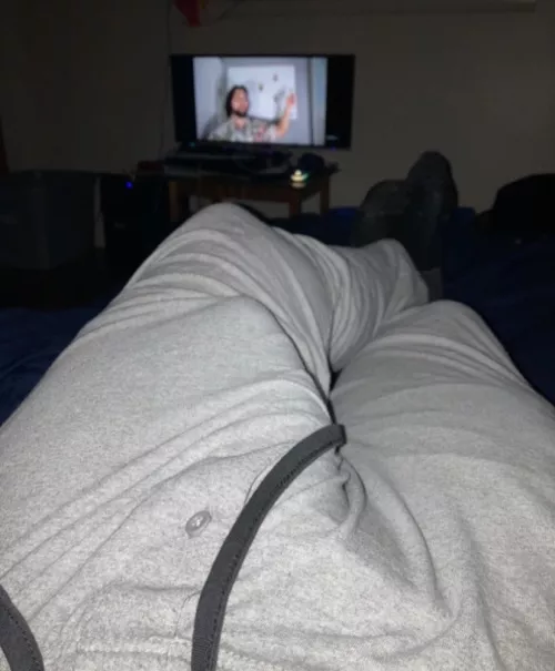 Gray sweatpants = big comfy