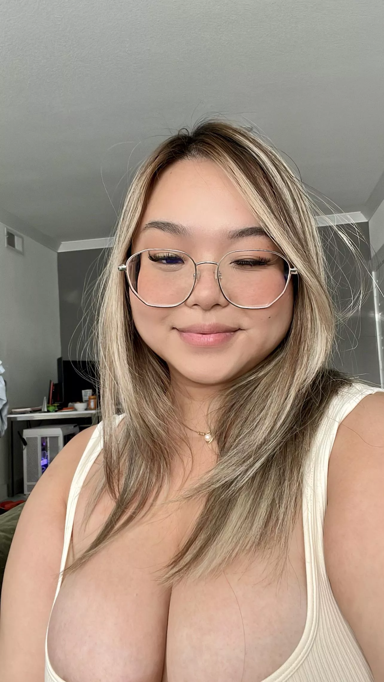 hmmm i’m thinking about dying my hair again… or does blonde suit me?