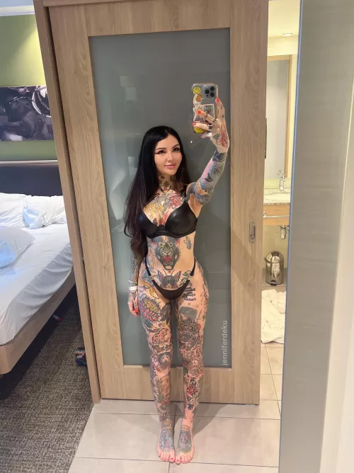 Hot chicks with a lot of tattoos