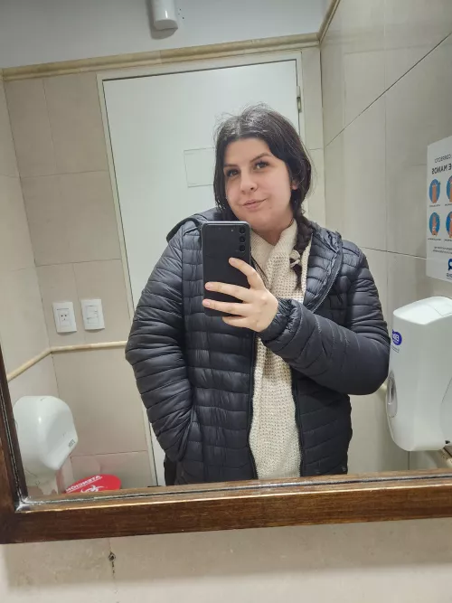 I fell cute in this selfie and i like my braids