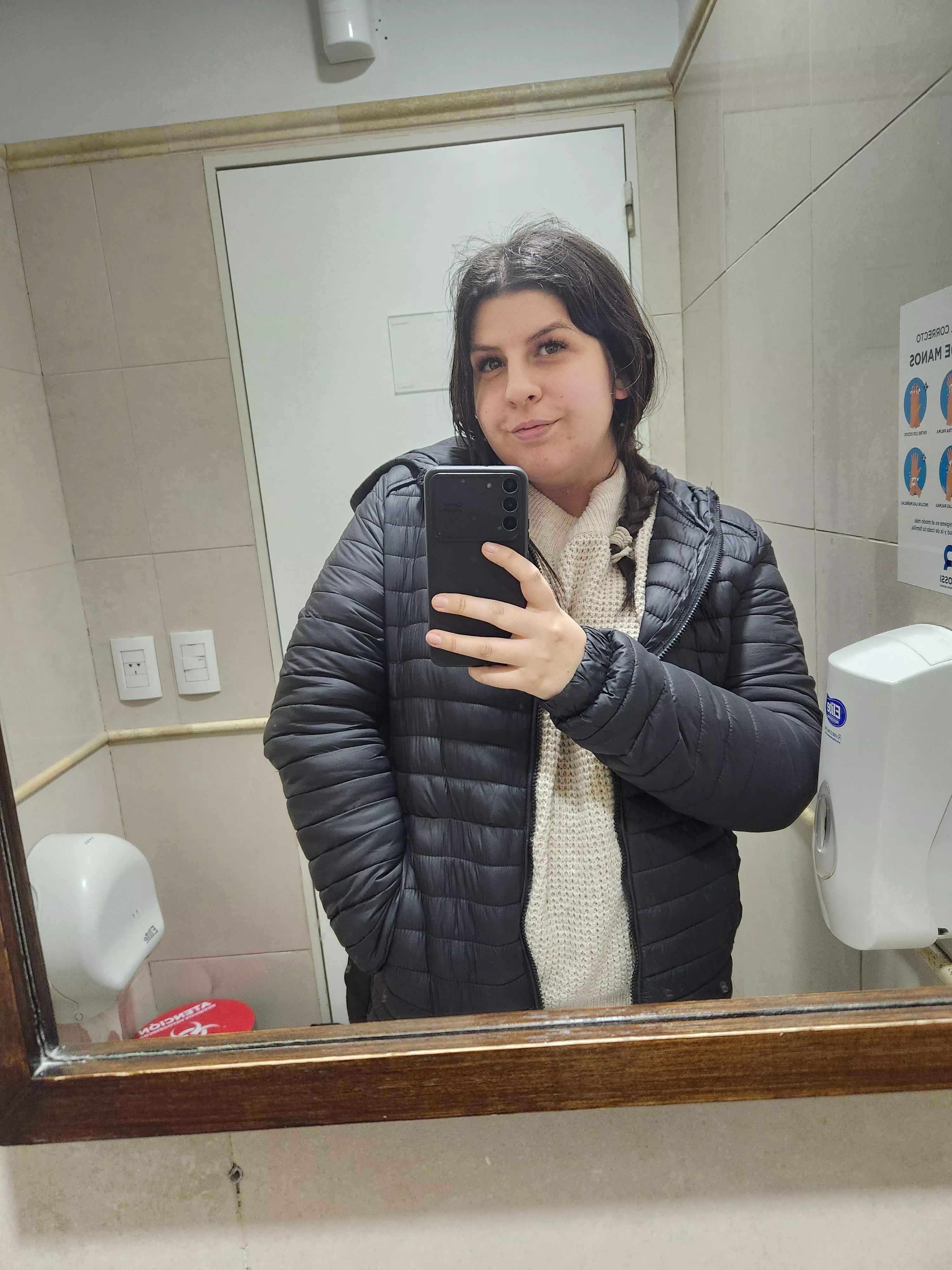 I fell cute in this selfie and i like my braids