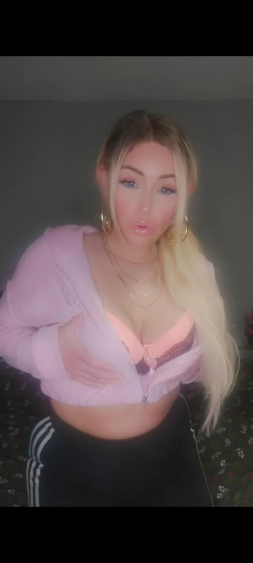 Manchester teen chavy slut I love sucking everyone off 😉