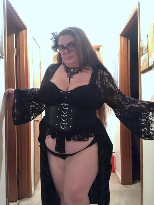 Thank god it’s Friday, my loves! 🥰❤️‍🔥🖤