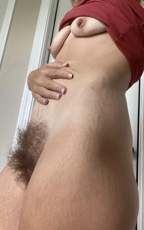 Would you let a pussy this hairy face fuck you?? 😈