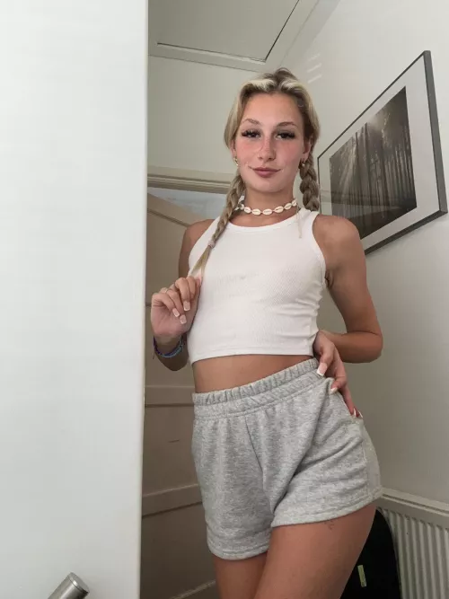 cropped top a good look?