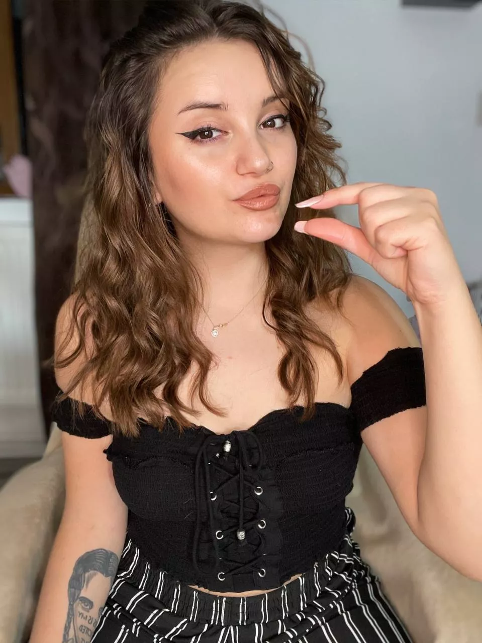 Going wild with my beta subs, show me that tiny cock