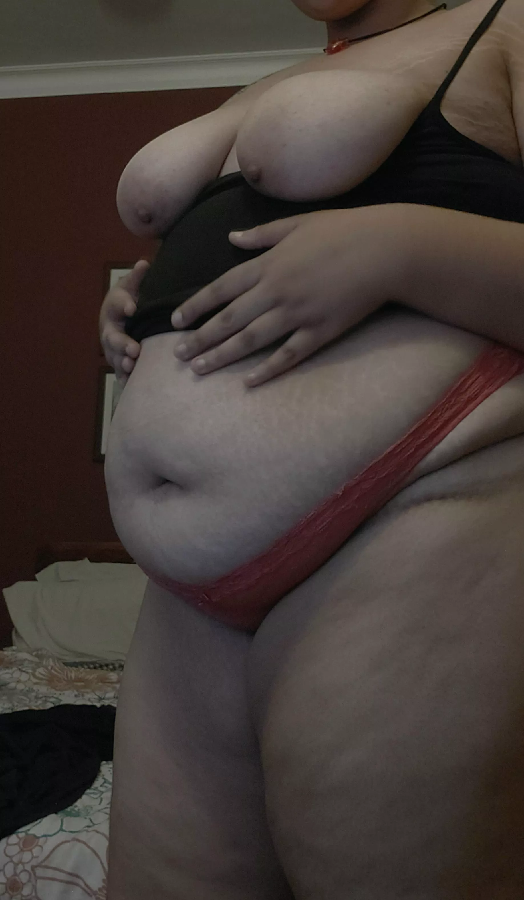 im getting bigger everyday hehe. this was post-breakfast. i had a lot of pancakes :3