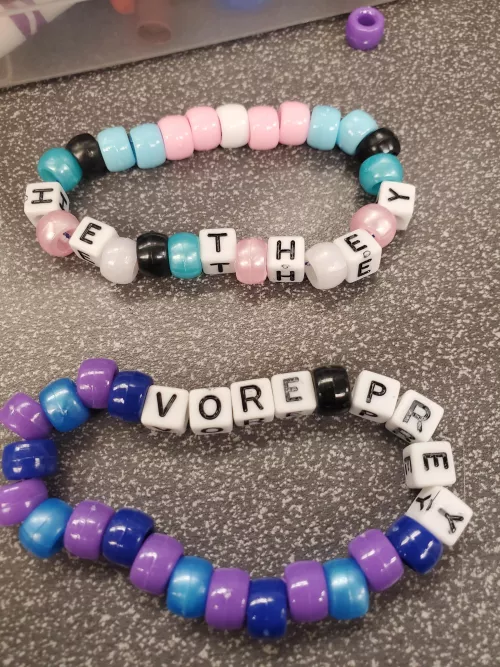 {Image} Art and Bead Hour