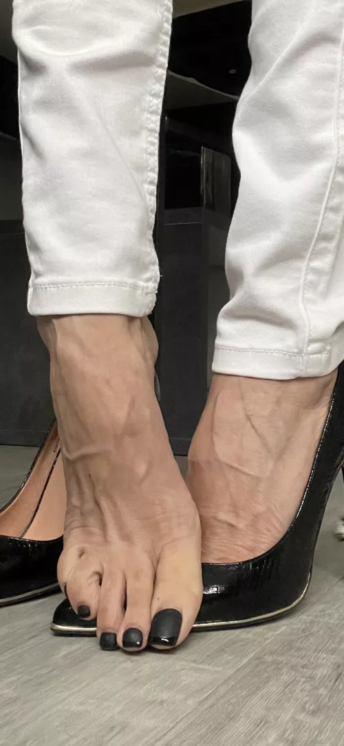 Imagine these feet on your face