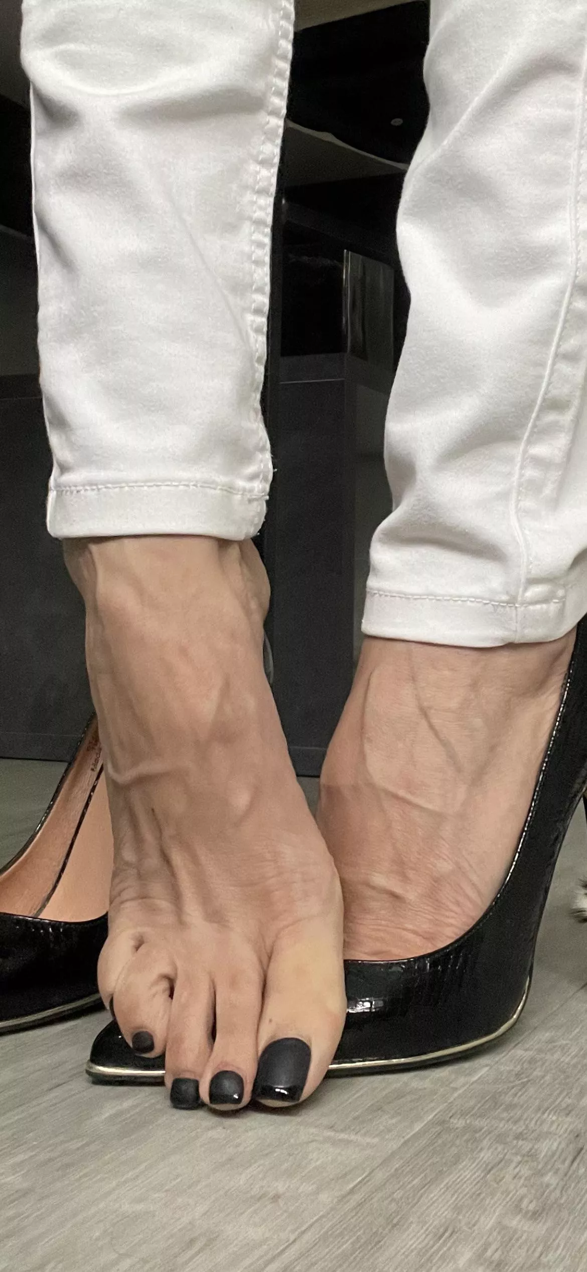 Imagine these feet on your face