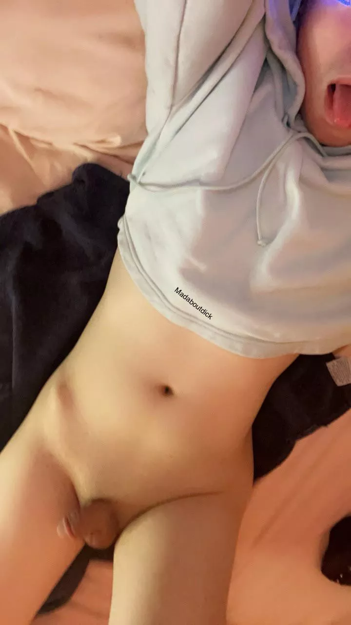 Love being touched between my legs 🤤