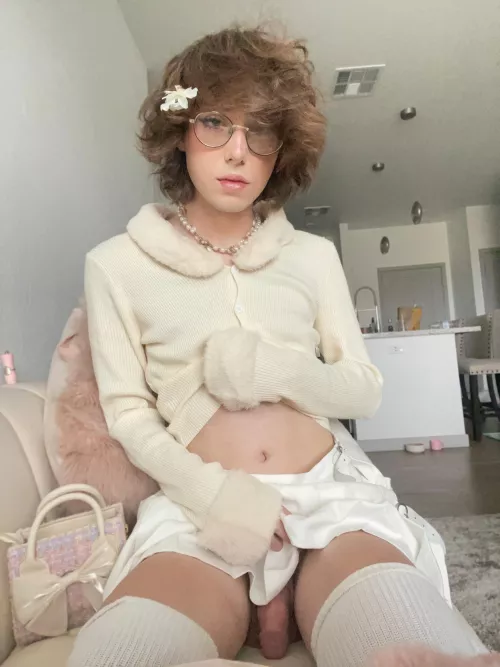 need someone who will try to get me pregnant even tho im a femboy 🙄💕