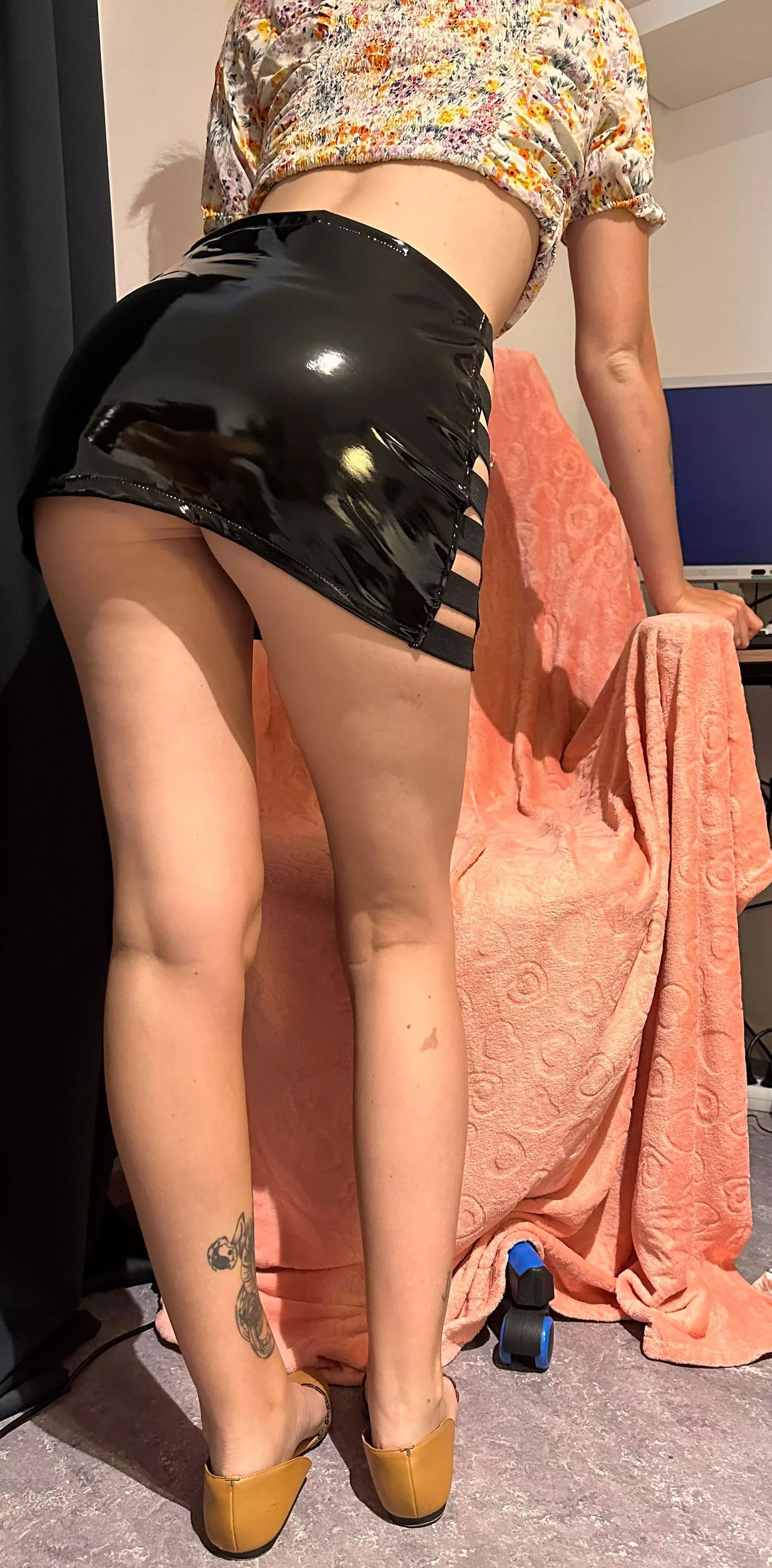 Shiny Skirt .... Imagine Sexy Title