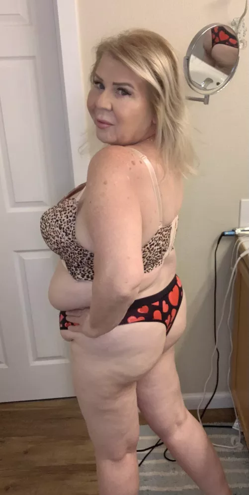 Thong photobomb 🤭