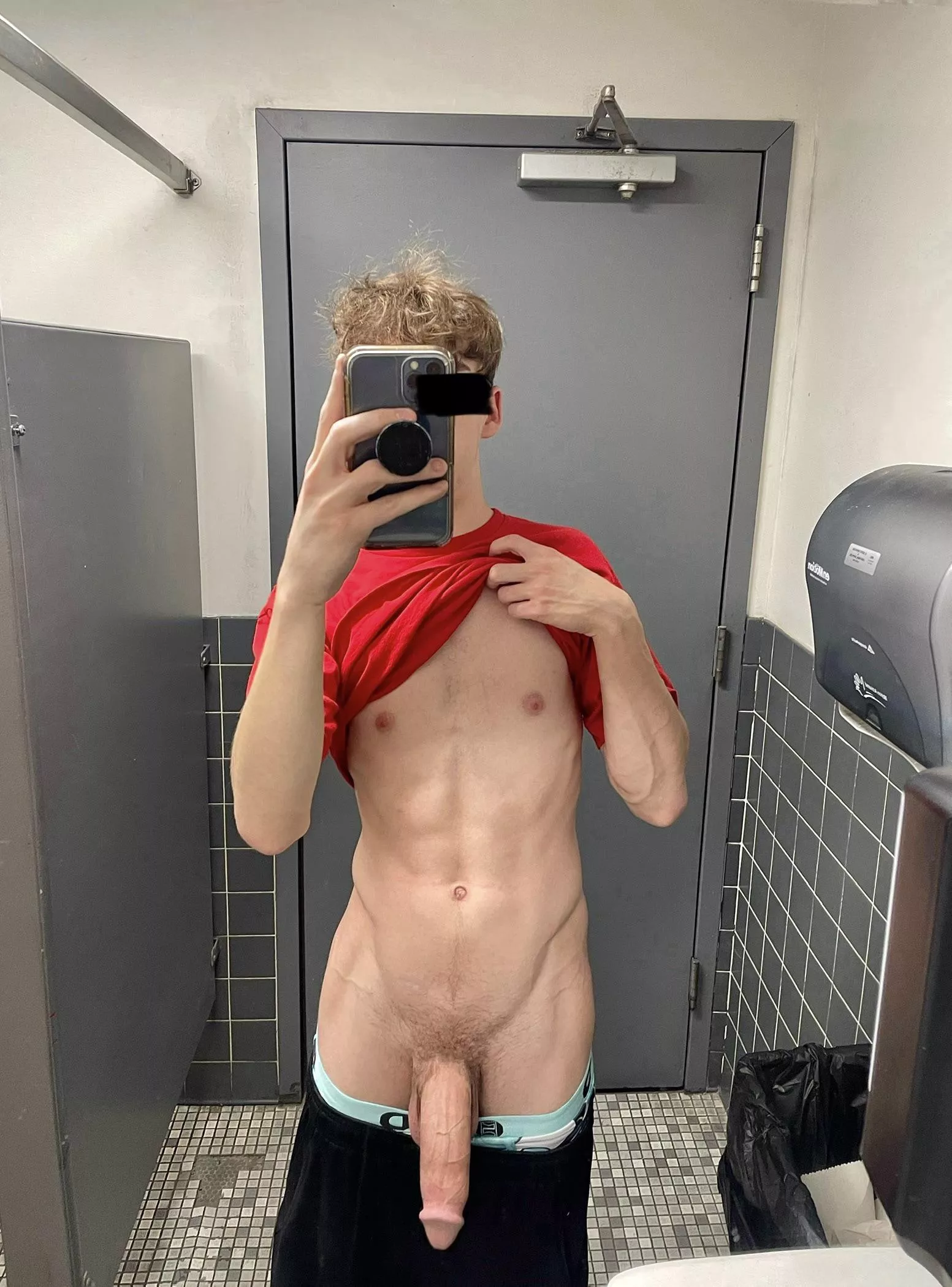 who wants to meet me in the stall? 🤫