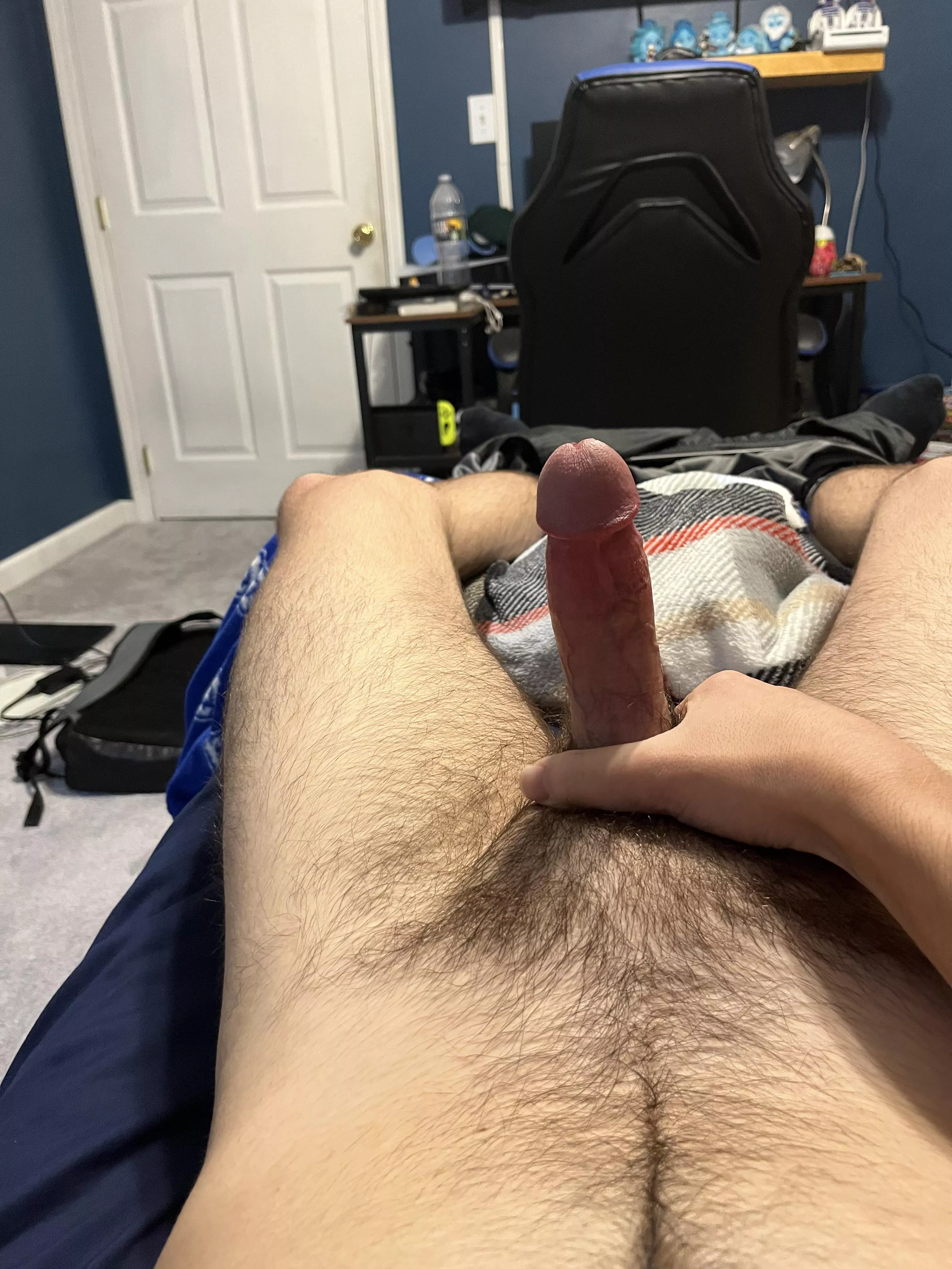 22 Very close, wanna cum on live. Hmu. Snap: j_jp008