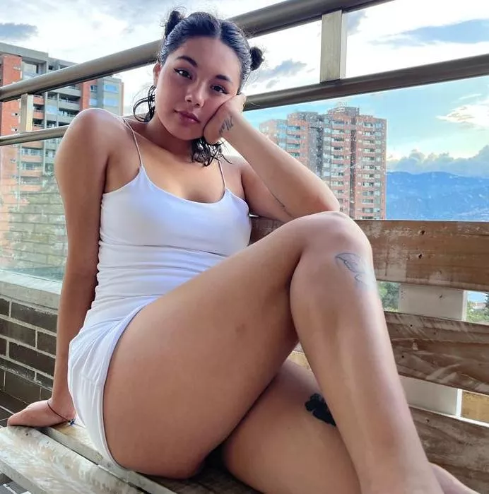 Are curvy Colombianas your type? 🙃