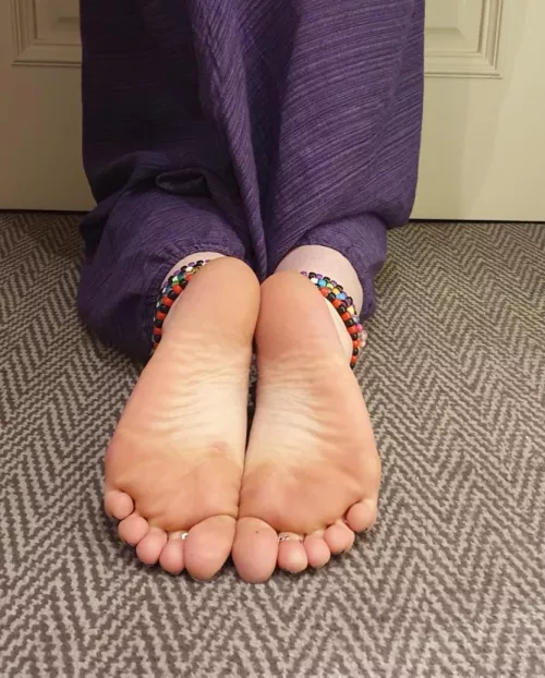 Bury your face in my soles 😋