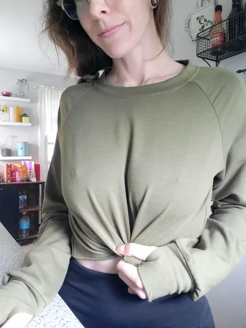 Crop tops with thumb holes...yes.