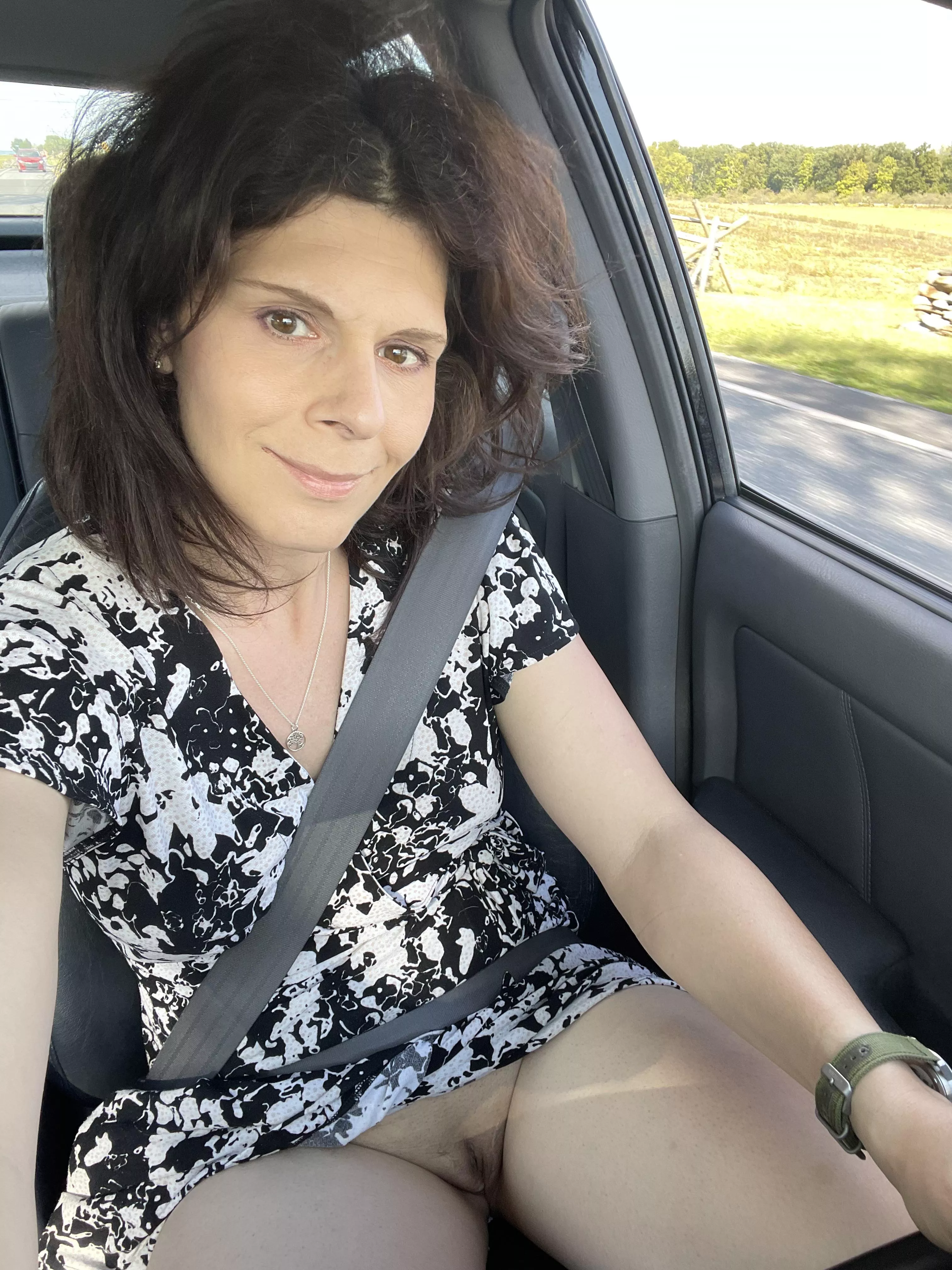 Everyone seems happier when my kitty is exposed 🐈‍⬛41F